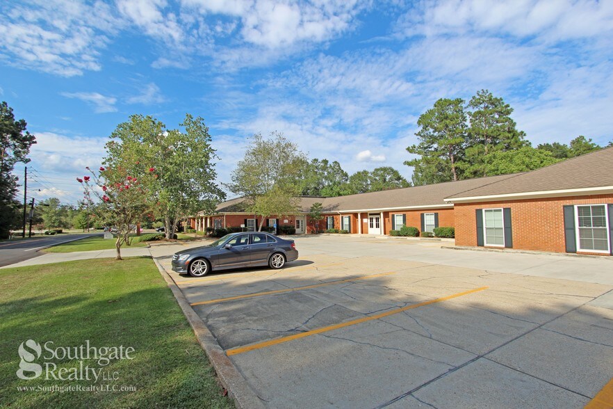 More Photos Of 1700 S 28th Ave, Hattiesburg Freestanding For Lease