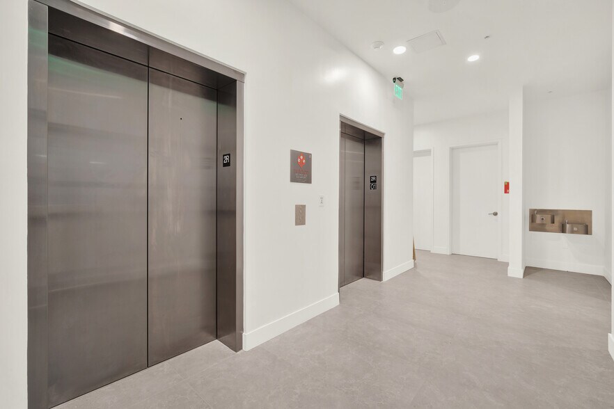 More Photos Of 21290 Biscayne Blvd, Aventura Office For Sale