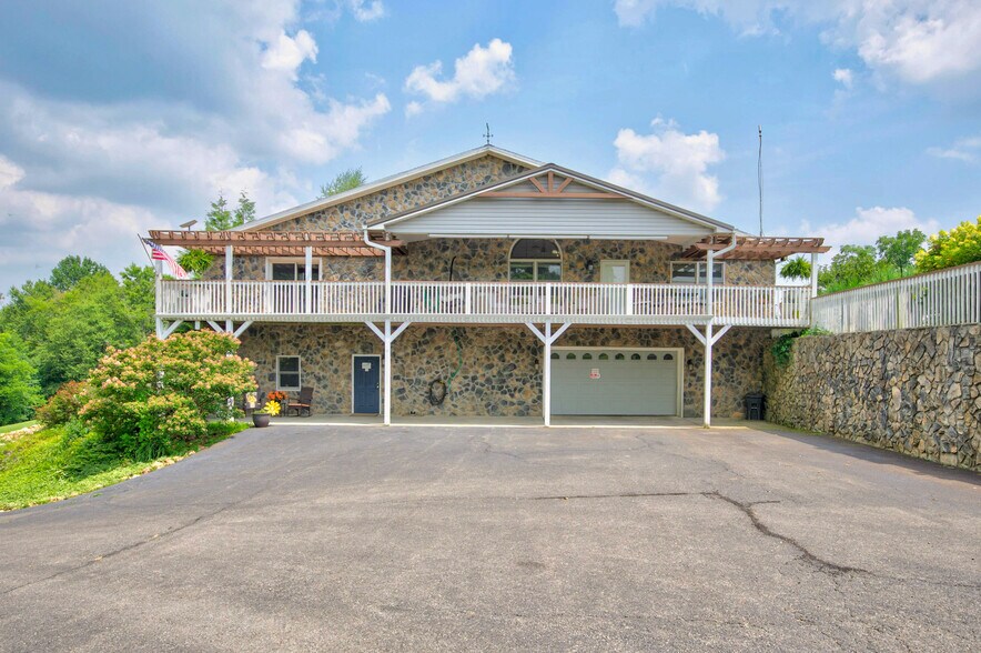 More Photos Of 1661 Turner Spur Rd, Fancy Gap Healthcare For Sale