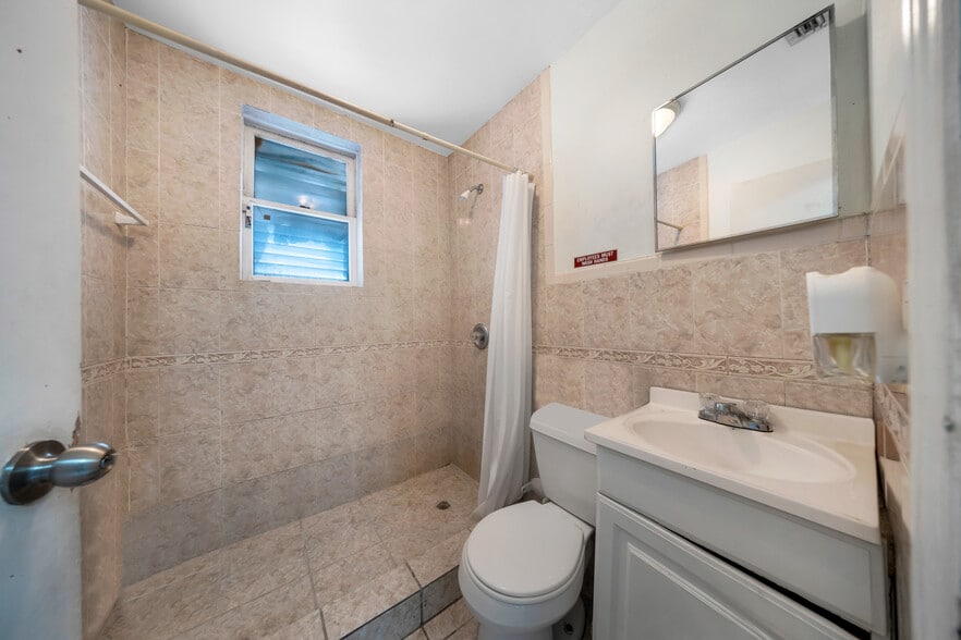 More Photos Of 1305 NW 22nd St, Miami Refrigeration Cold Storage For Sale