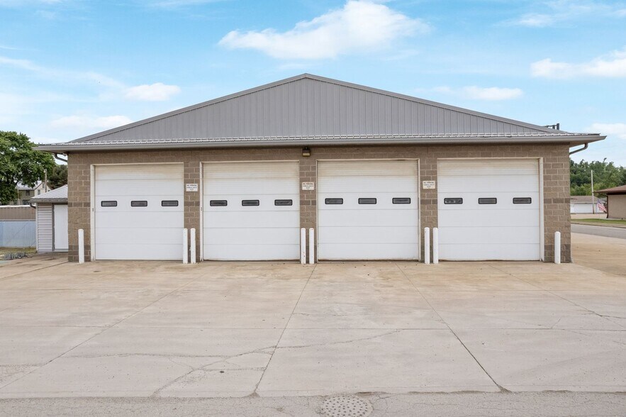 More Photos Of 200 Roosevelt St, Minerva Warehouse For Lease