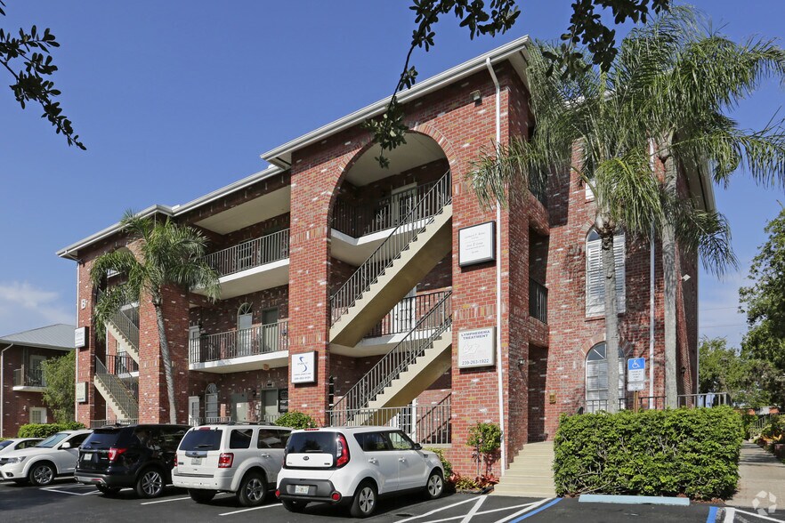 More Photos Of 501 Goodlette Rd N, Naples Office For Lease