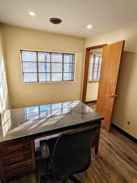 More Photos Of 2706 W 11th St, Little Rock Light Manufacturing For Sale