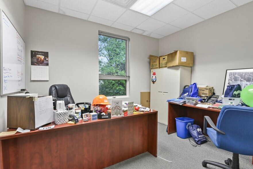 More Photos Of 875 Centerville Rd, Warwick Office For Sale