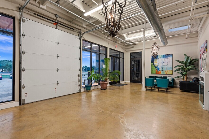 More Photos Of 3363 E Commerce St, San Antonio Warehouse For Sale