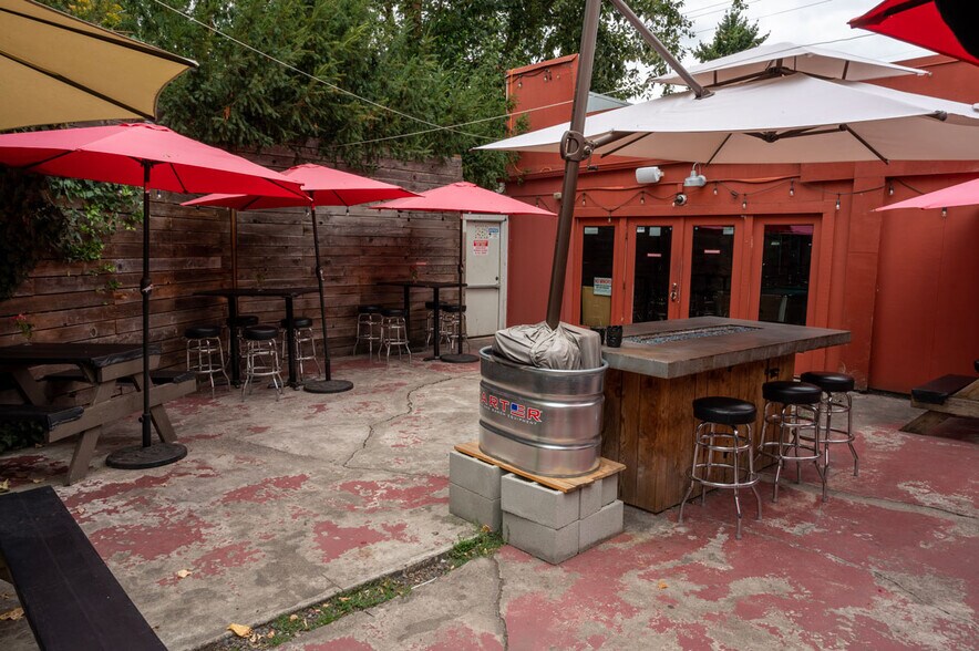 More Photos Of 4729 SE Milwaukie Ave, Portland Restaurant For Sale