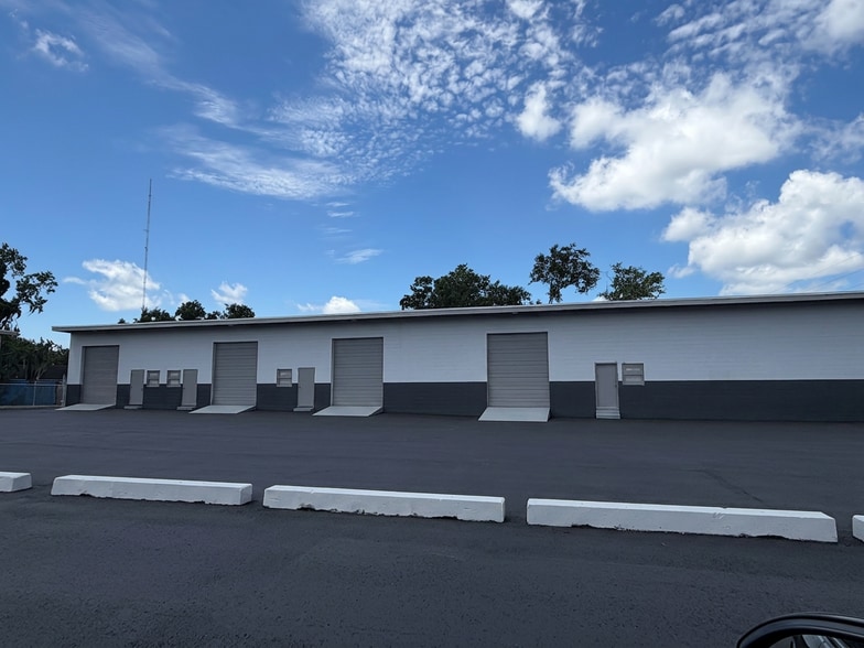 More Photos Of 4926 Old Winter Garden Rd, Orlando Warehouse For Lease