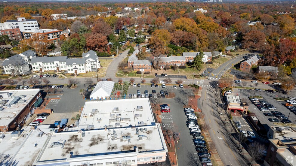More Photos Of Smallwood and Woodburn in Village District Shoppin, Raleigh Hotel For Lease