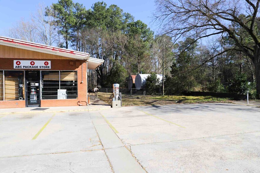 More Photos Of 834 Augusta Rd, Warrenville Convenience Store For Sale