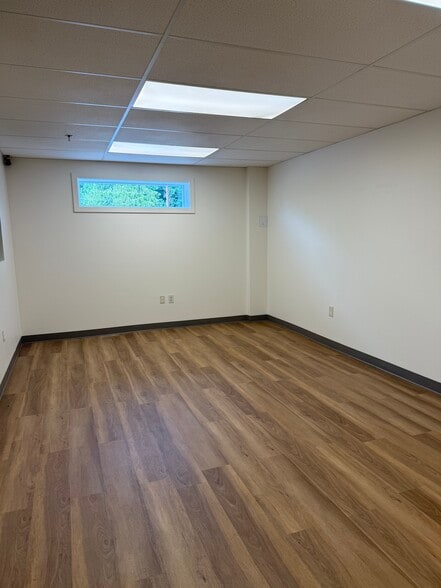 More Photos Of 16715 Aurora Ave N, Shoreline Flex For Lease