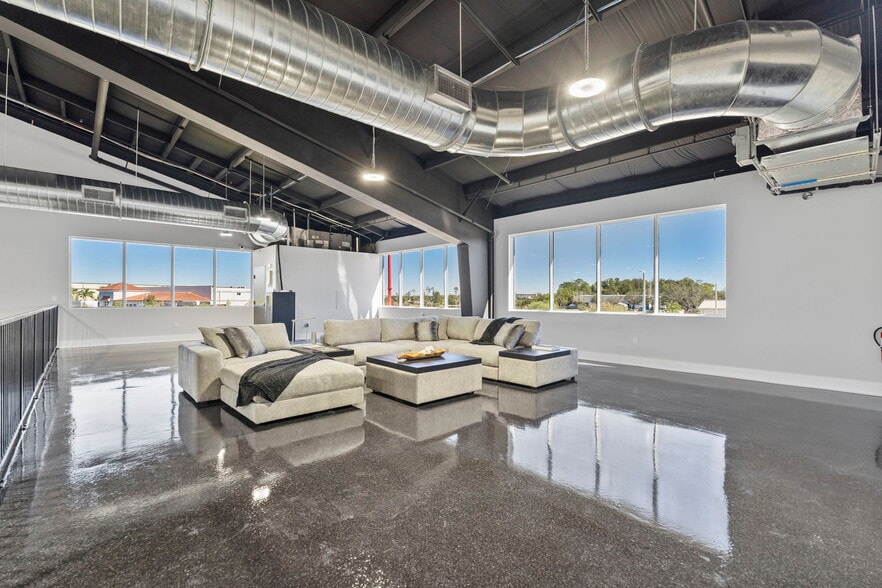 More Photos Of 3584 Plover, Naples Warehouse For Lease