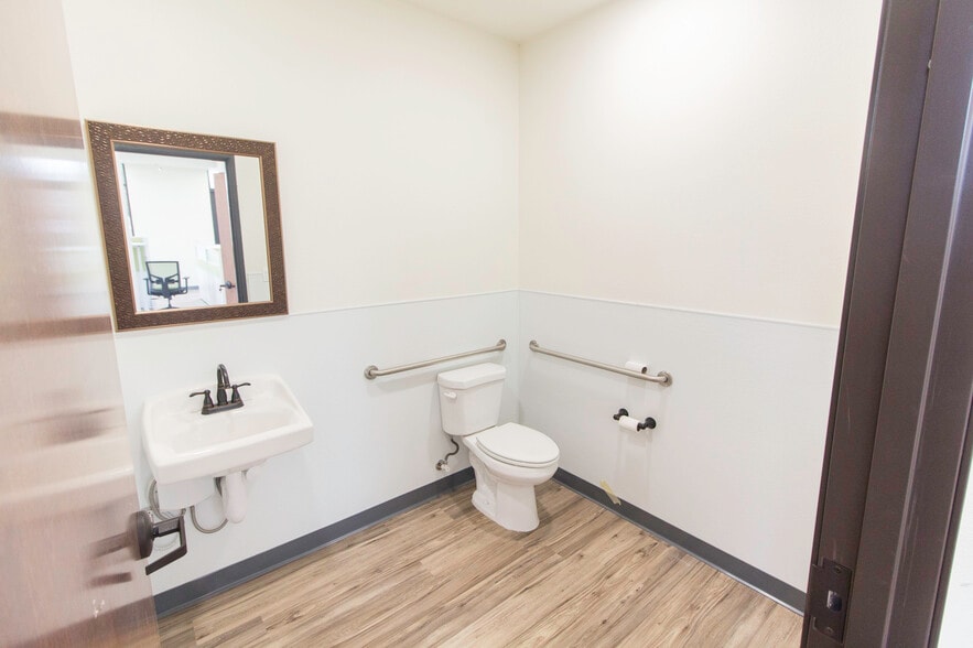 More Photos Of 113 E State Highway 121, Coppell Office For Sale