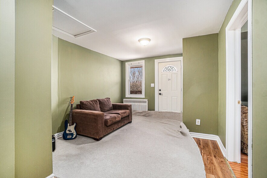 More Photos Of 331 Mona Av, Ottawa Apartments For Sale