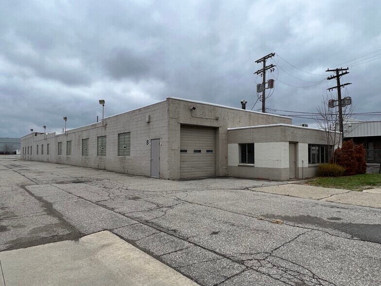 More Photos Of 11530 Stephens Rd, Warren Warehouse For Lease