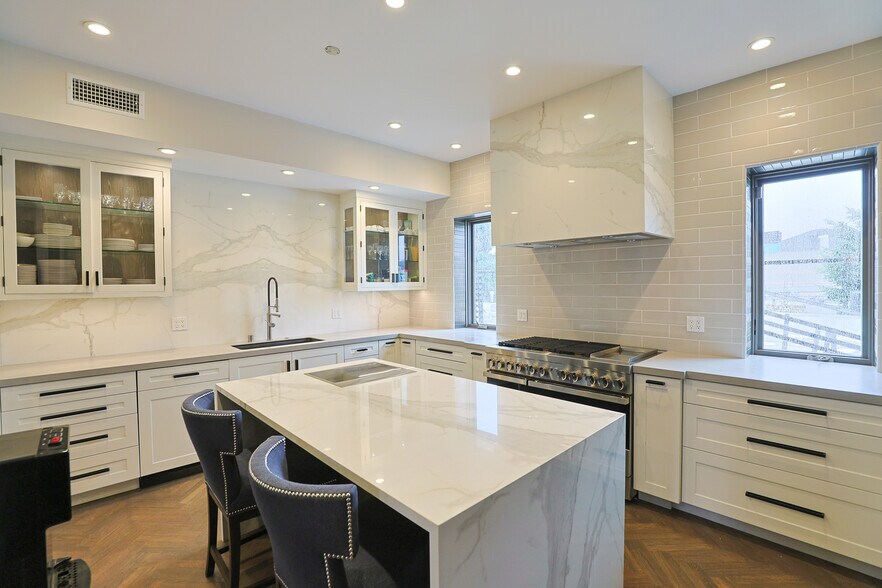 More Photos Of 908-910 N La Cienega Blvd, Los Angeles Storefront Retail Office For Sale