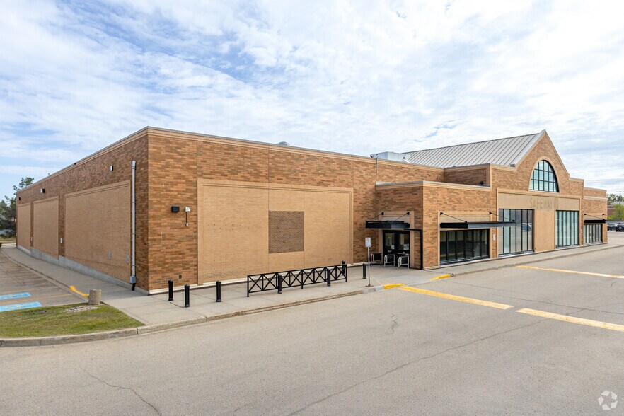 More Photos Of 993 Fir St, Sherwood Park General Retail For Lease