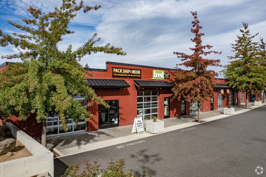 More Photos Of 70 SW Century Dr, Bend Storefront Retail Office For Lease