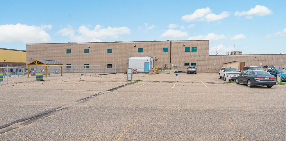 More Photos Of 1359 Fletcher Rd, Saskatoon Office For Sale