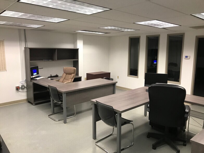 More Photos Of 3045 NW Campus Dr, Estacada Warehouse For Sale