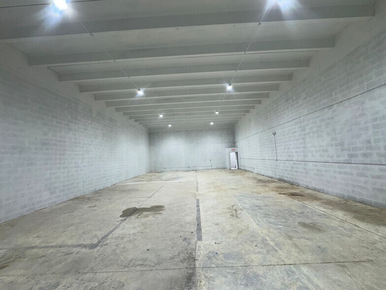 More Photos Of 7911-7951 W 26th Ave, Hialeah Warehouse For Lease