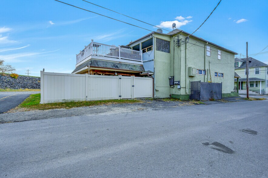 More Photos Of 524 Court St, Scranton General Retail For Sale
