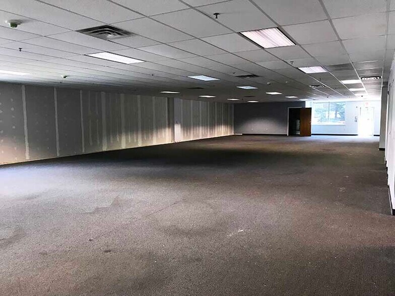 More Photos Of 1220 Ward Ave, West Chester Flex For Lease