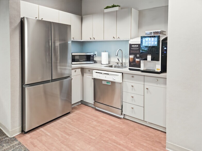 More Photos Of 4515 N River Blvd, Cedar Rapids Coworking Space