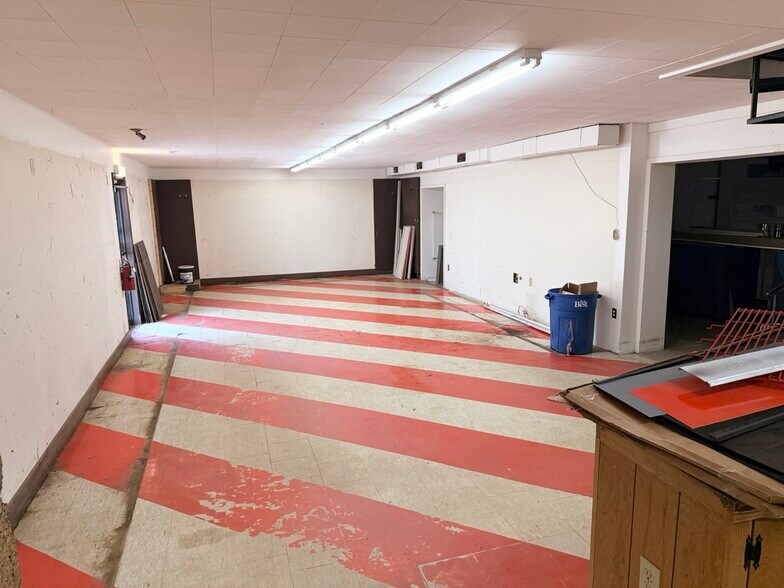 More Photos Of 13080 Cambridge Springs Rd, Edinboro Freestanding For Sale