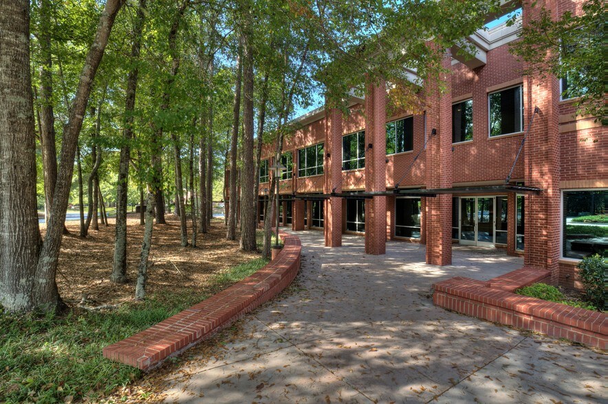 More Photos Of 403 Westpark Ct, Peachtree City Office For Lease
