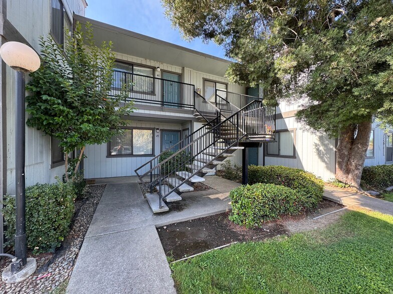 More Photos Of 409 N Lincoln Way, Galt Apartments For Sale
