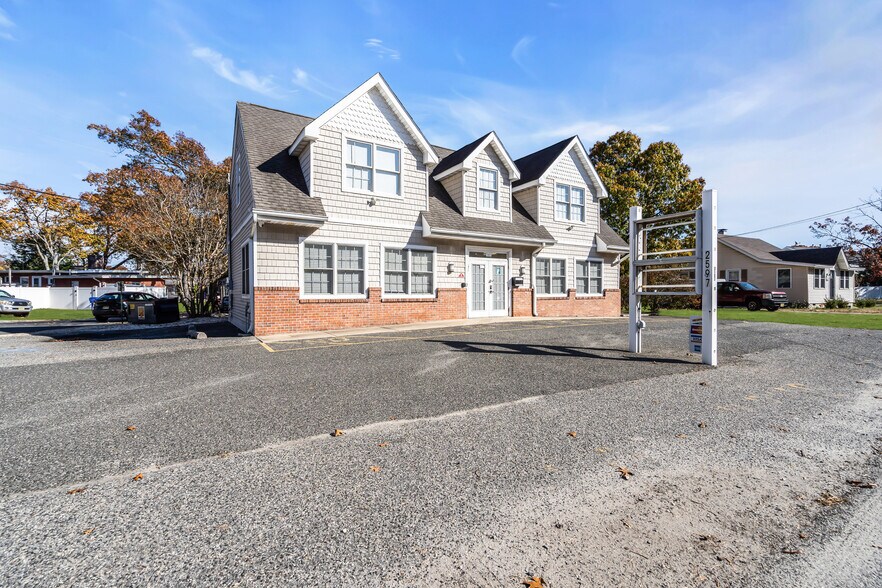 Primary Photo Of 2597 Hooper Ave, Brick Office For Sale