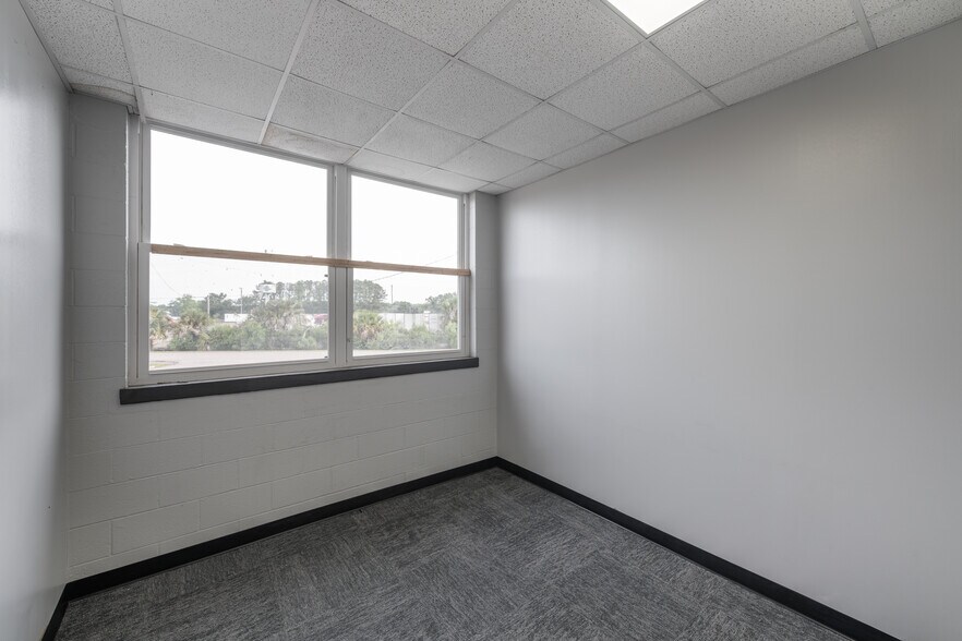 More Photos Of 3404 Clifford Ln, Jacksonville Truck Terminal For Lease