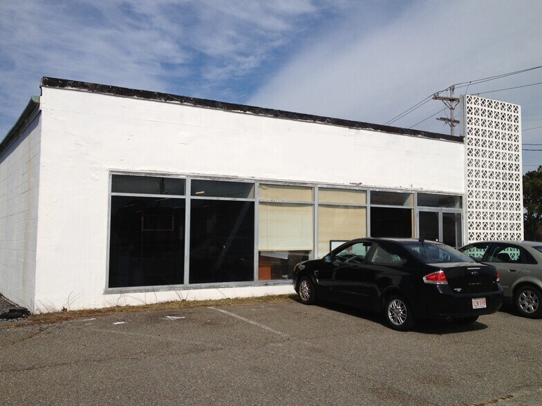 Primary Photo Of 1 Bourne Bridge Approach, Buzzards Bay Manufacturing For Lease