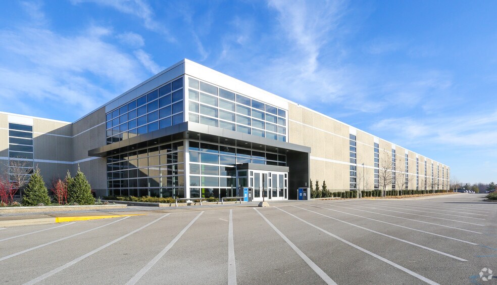 Primary Photo Of W165N5830 Ridgewood Dr, Menomonee Falls Distribution For Lease