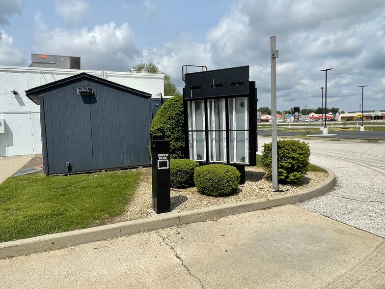 More Photos Of 2235 Burton Ln, Martinsville General Retail For Sale