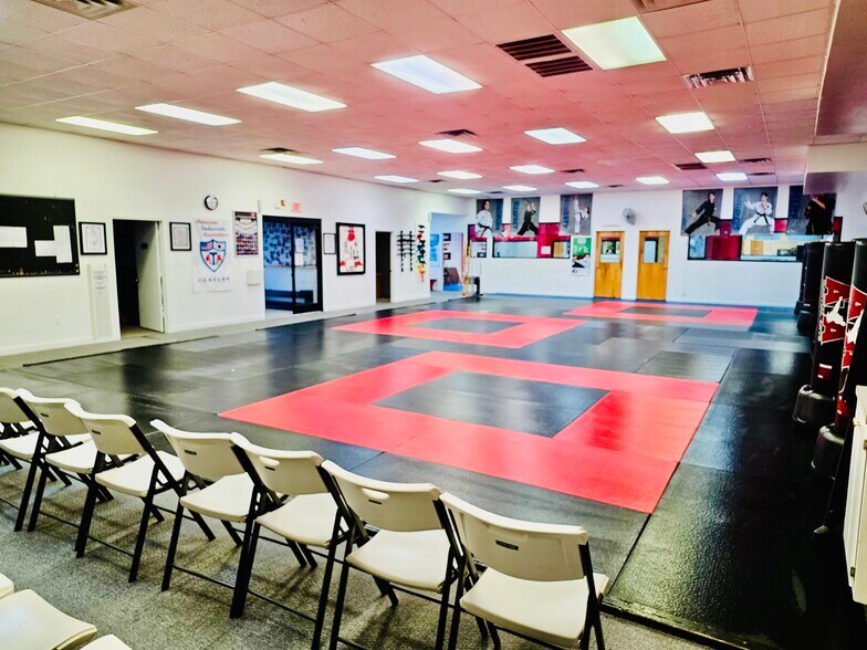 More Photos Of 100 Commercial Dr, Atoka General Retail For Sale