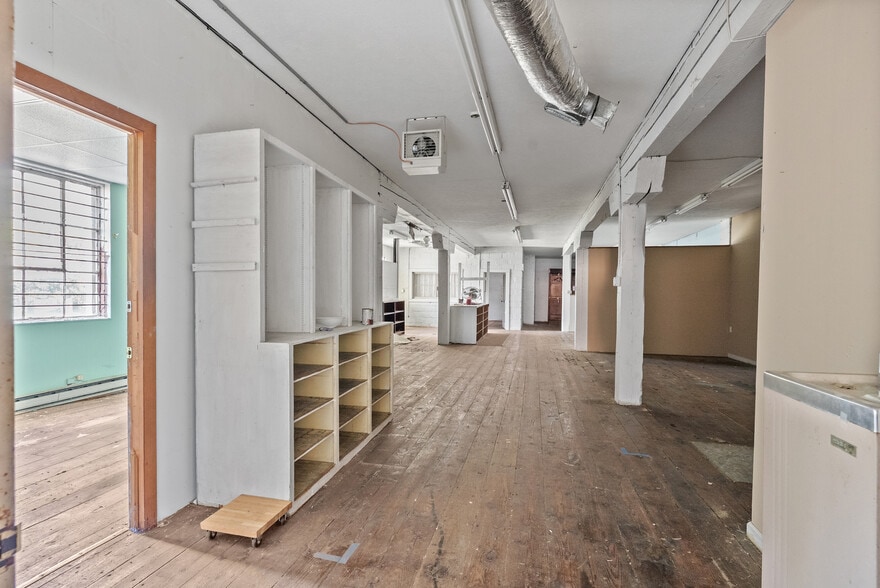 More Photos Of 1850 Church St, Appomattox Bar For Sale