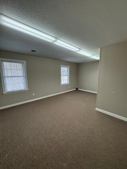 More Photos Of 955 S Main St, Middletown Medical For Lease