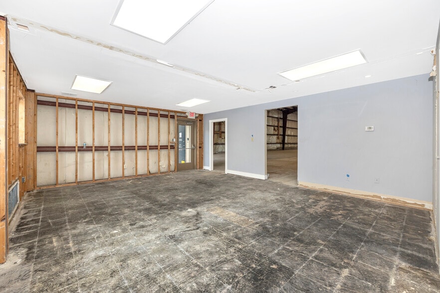 More Photos Of 329 E 2nd St, Frederick Warehouse For Lease