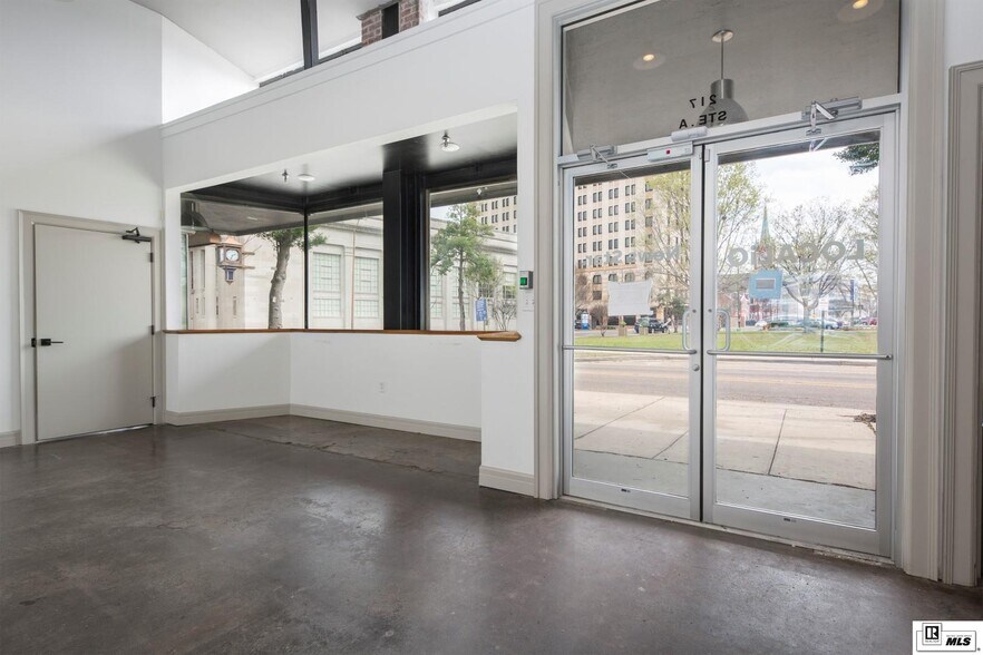 More Photos Of 217 Desiard St, Monroe Storefront For Lease