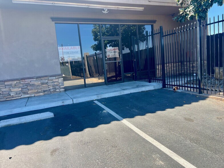 More Photos Of 935 W Mission Ave, Escondido Unknown For Lease