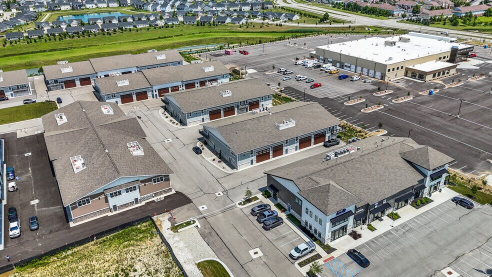 More Photos Of 17725 Motor District Cir, Carmel Showroom For Sale