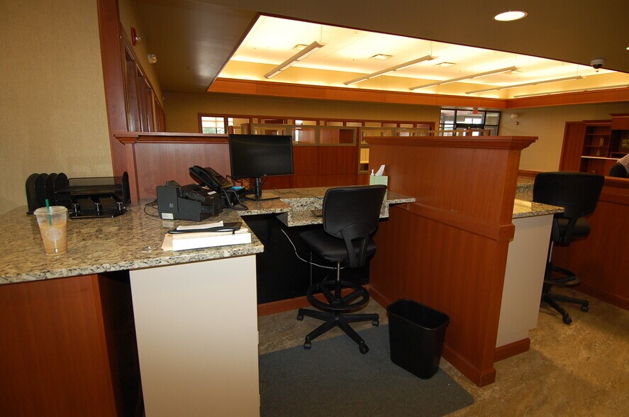 More Photos Of 640 Highway 1 W, Iowa City Office For Sale