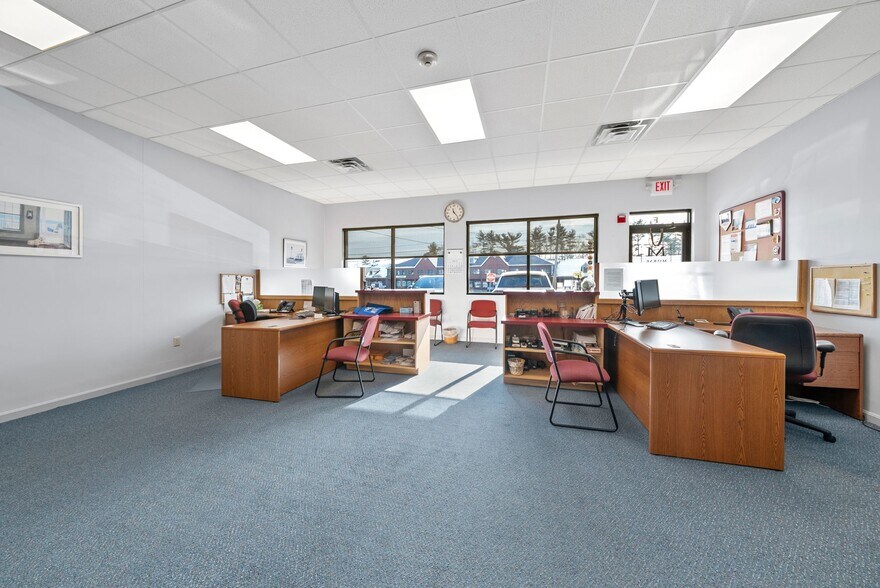 More Photos Of 180 Winter St, Bridgewater Unknown For Lease