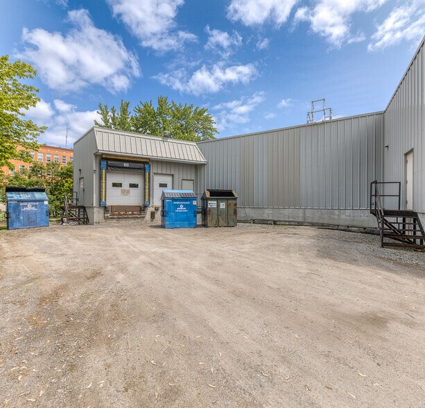 More Photos Of 169-173 Rue Dupont, Pont-rouge Freestanding For Lease