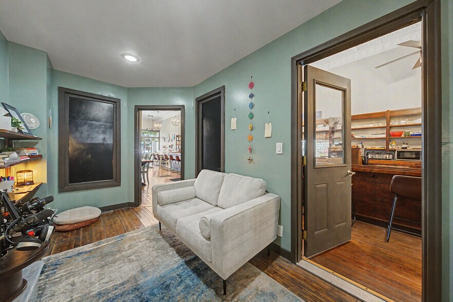 More Photos Of 806 12th St, Belle Plaine Storefront Retail Residential For Sale