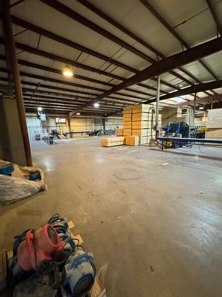 More Photos Of 700 Industrial Park Dr, Selmer Manufacturing For Sale