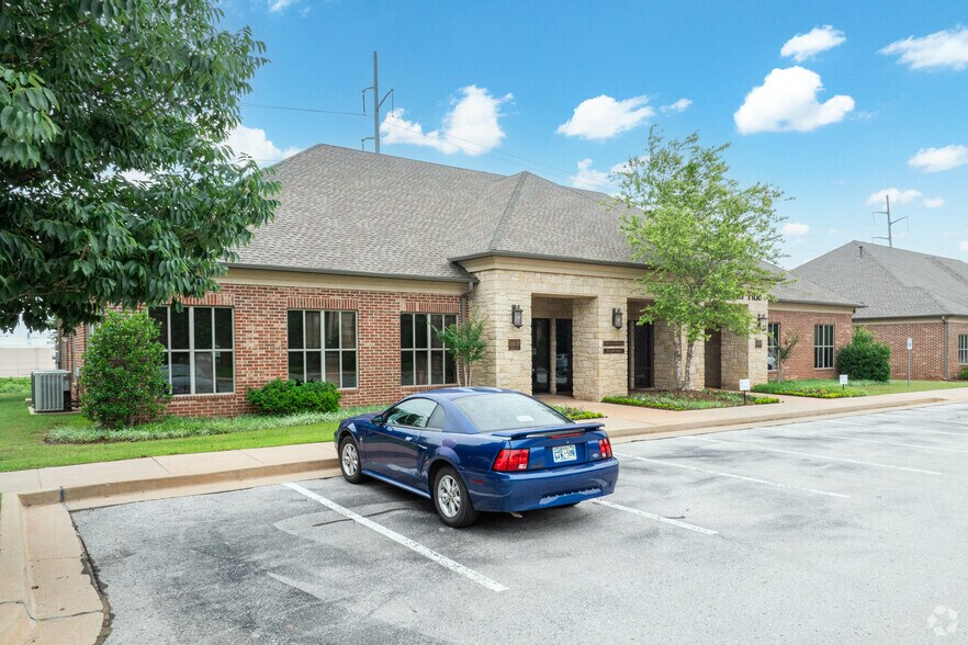 Primary Photo Of 5609 Classen Blvd, Oklahoma City Office For Lease