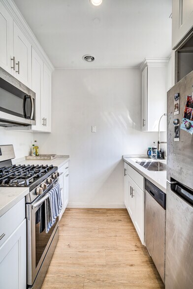 More Photos Of 1231-1233 17th St, Santa Monica Apartments For Sale