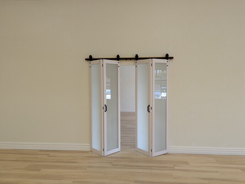 More Photos Of 1255-1263 S Monroe Ave, Green Bay Unknown For Lease